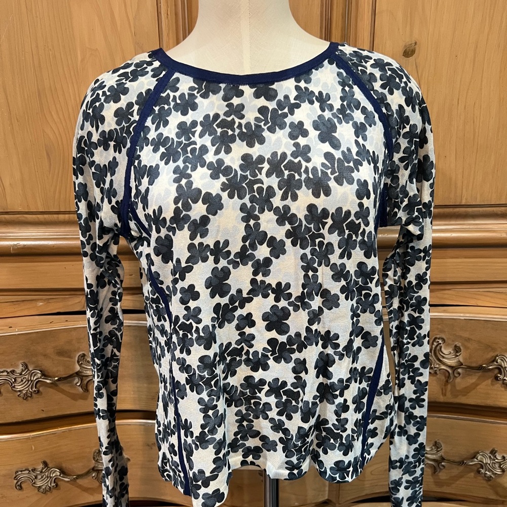Tsesay Women’s Floral Long Sleeve Top - Navy and White